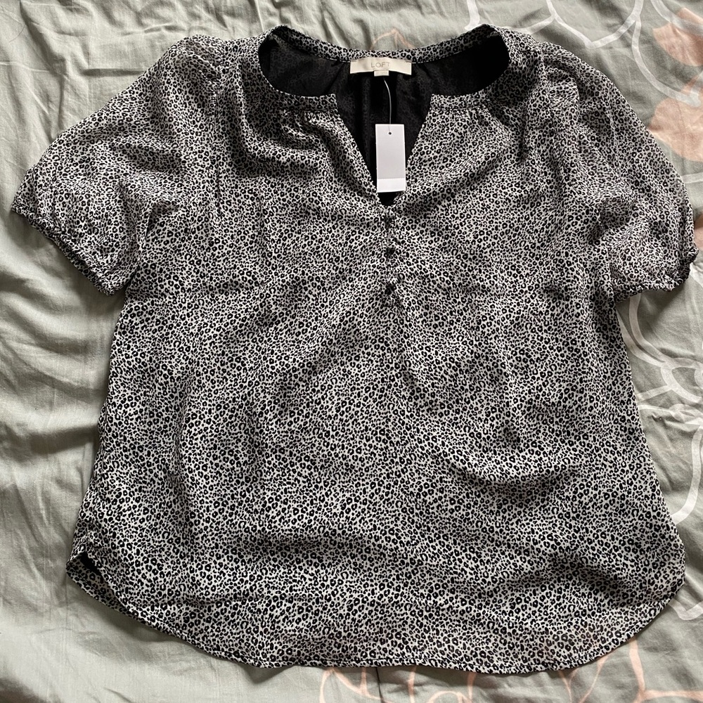 Loft Animal Print Puff Sleeve Henley Blouse. Size Medium.